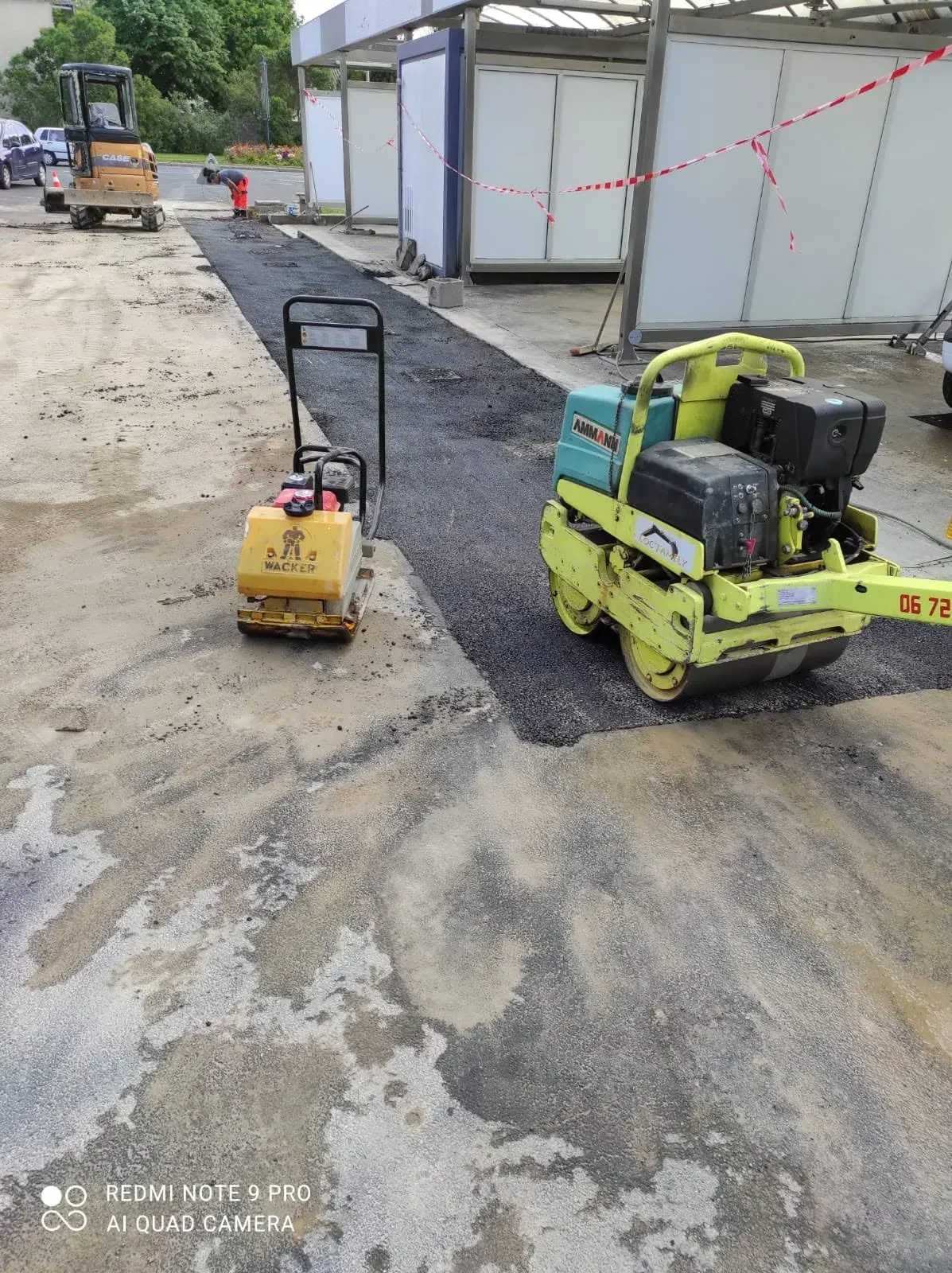 Travaux d’enrobé — Photographie d’un véritable chantier MH Terrassement 34